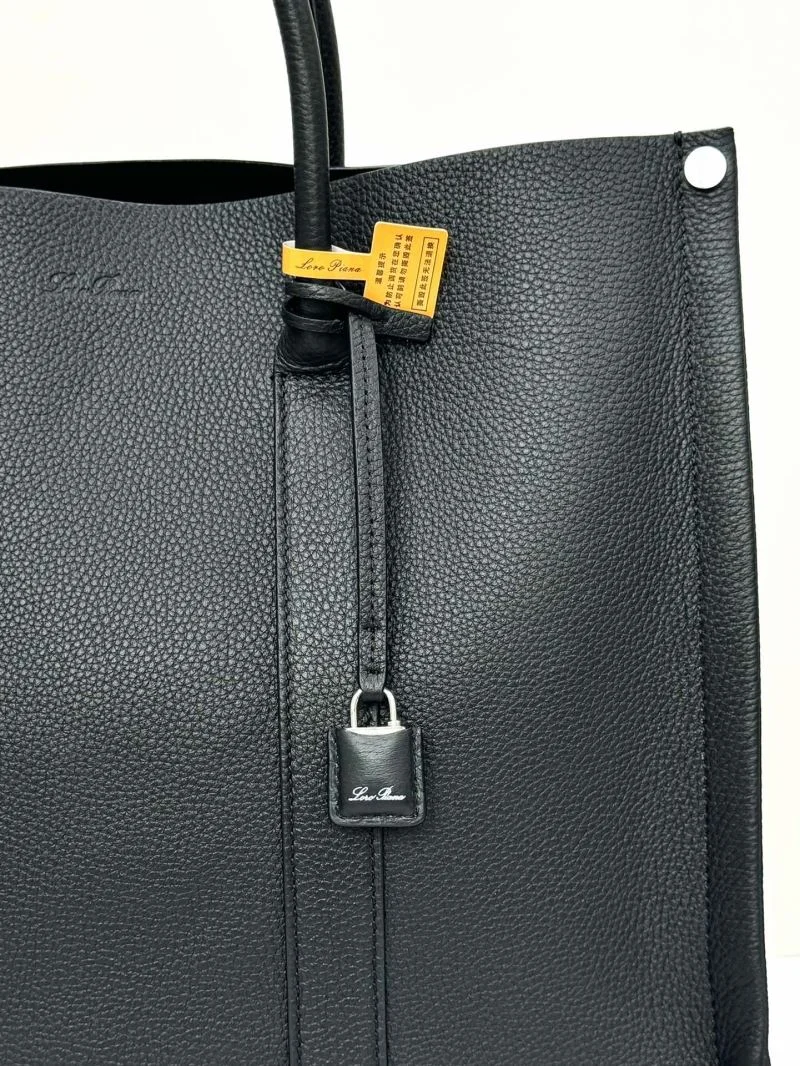 Bright Loro Piana Shopping Bags 44153