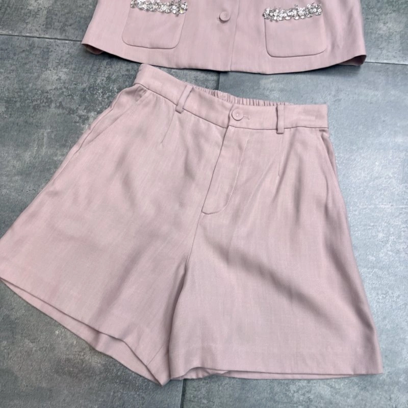 Trendsetting Loro Piana Short Suits 151534