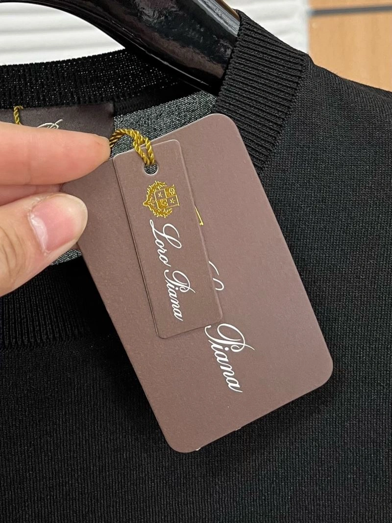 UrbanChic Loro Piana T-Shirts 162566