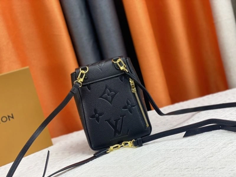 ModernLook Louis Vuitton Backpacks 80515