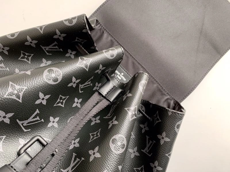 Unisex Louis Vuitton Backpacks 94420