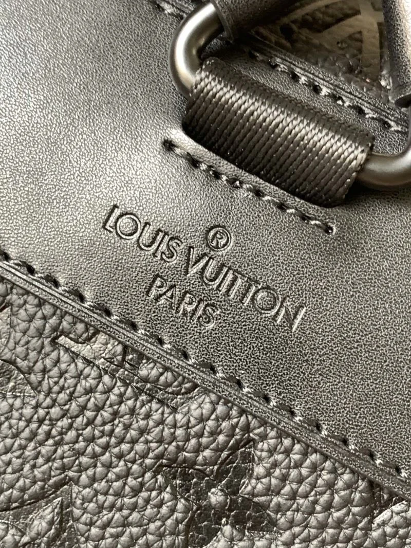 Unisex Louis Vuitton Backpacks 43162