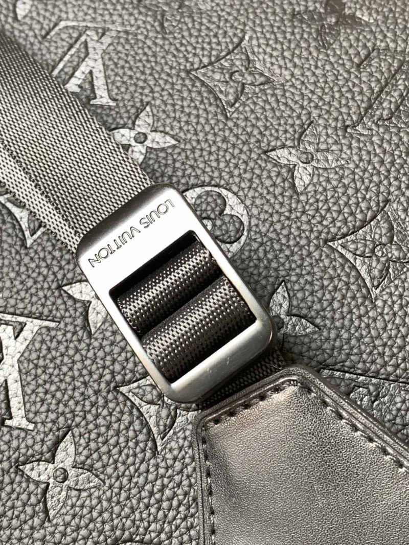 Unisex Louis Vuitton Backpacks 43162