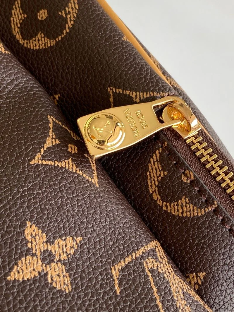 MoistureWicking Louis Vuitton Backpacks 43118
