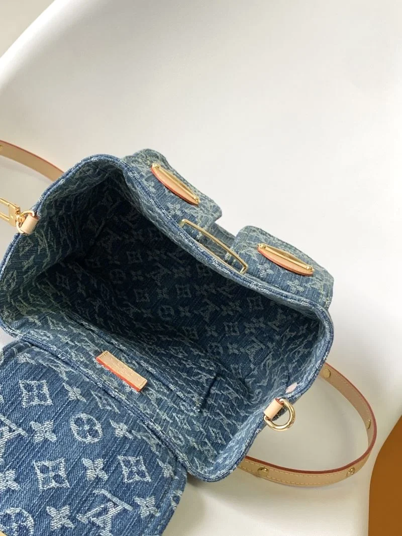 Louis Vuitton Backpacks Youthful 43120