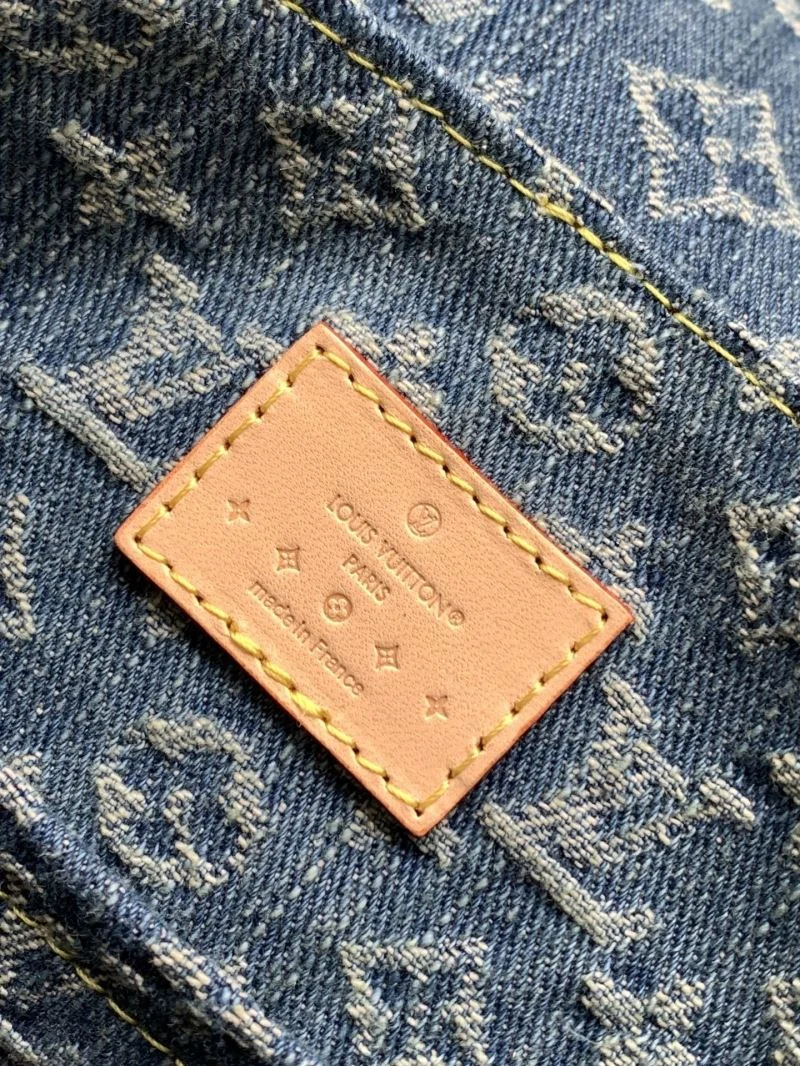Louis Vuitton Backpacks Youthful 43120
