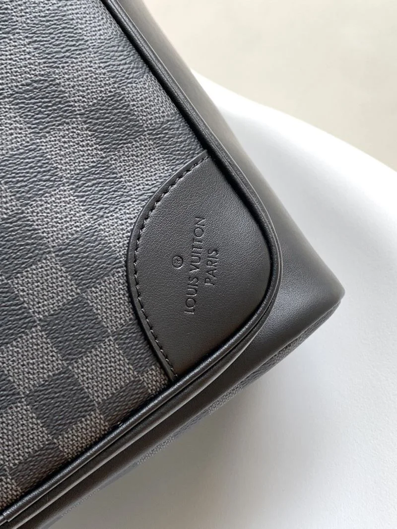 Louis Vuitton Backpacks Sporty 43132