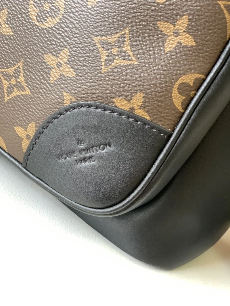 Louis Vuitton Backpacks UrbanChic 43104