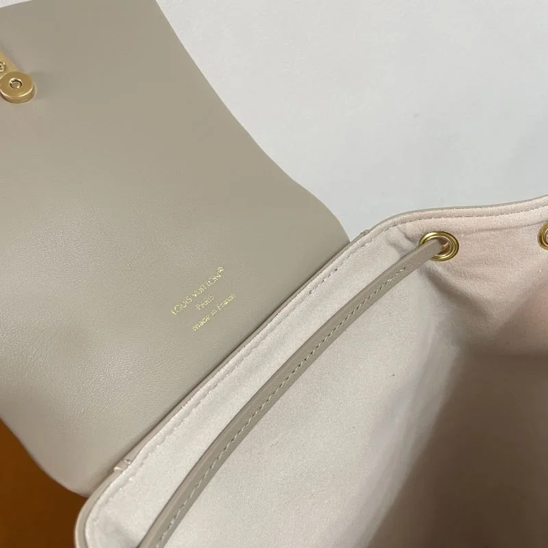Louis Vuitton Backpacks Modern 41658
