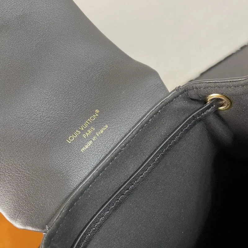 Louis Vuitton Backpacks UrbanChic 41645