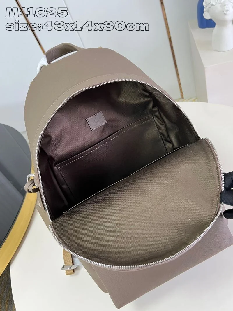 Louis Vuitton Backpacks Sleek 41438