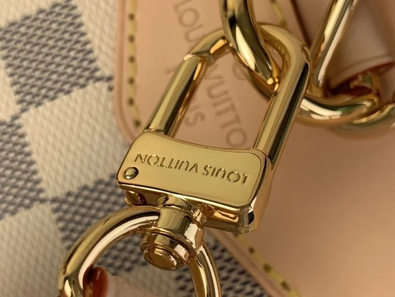 Louis Vuitton Backpacks Minimalist 40860