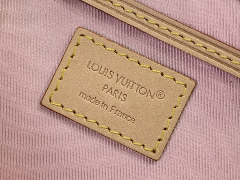 Louis Vuitton Backpacks Minimalist 40860