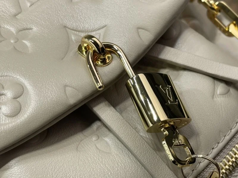 FashionForward Louis Vuitton Backpacks 40782