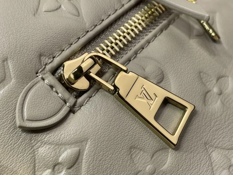 FashionForward Louis Vuitton Backpacks 40782