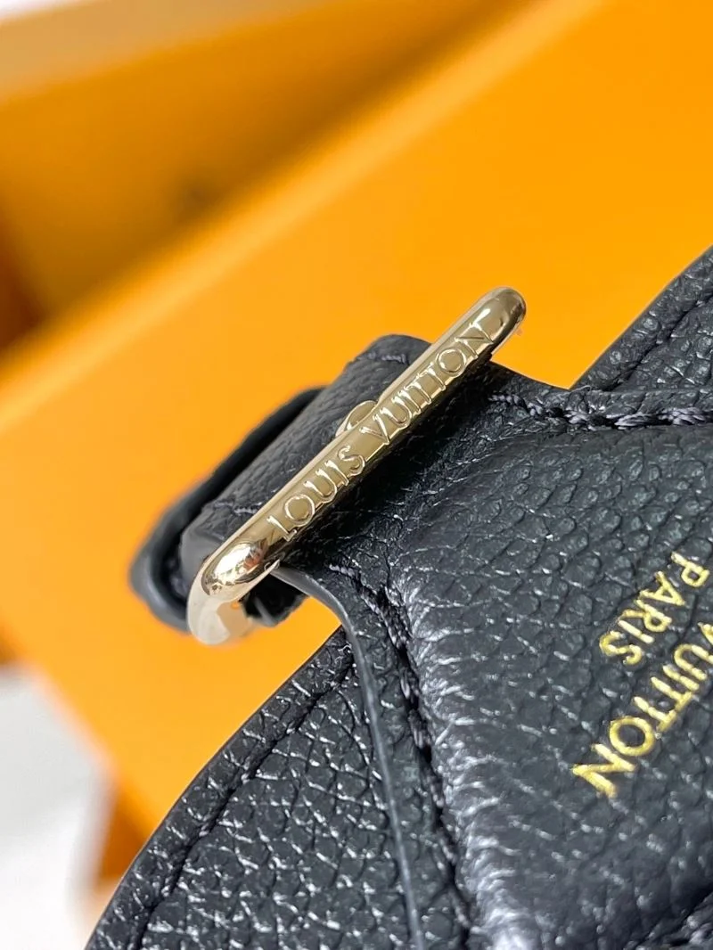 Louis Vuitton Backpacks Chic 40180