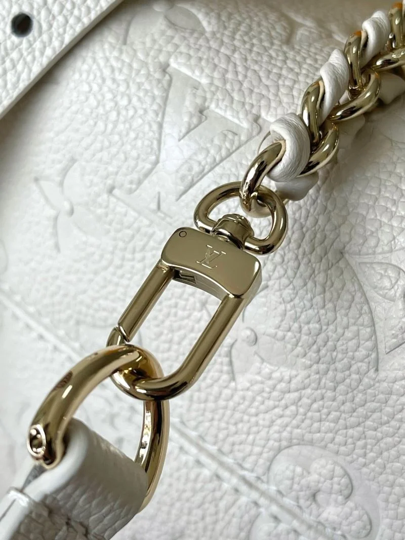 Louis Vuitton Backpacks Cozy 40172