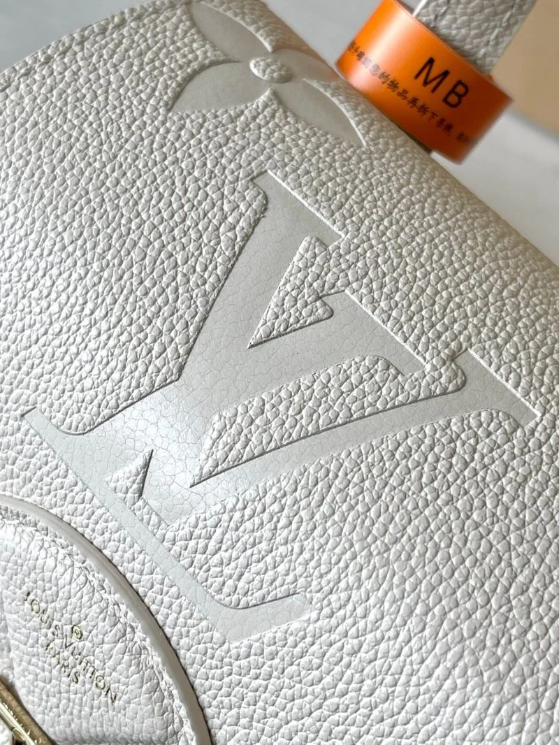 Louis Vuitton Backpacks Cozy 40172