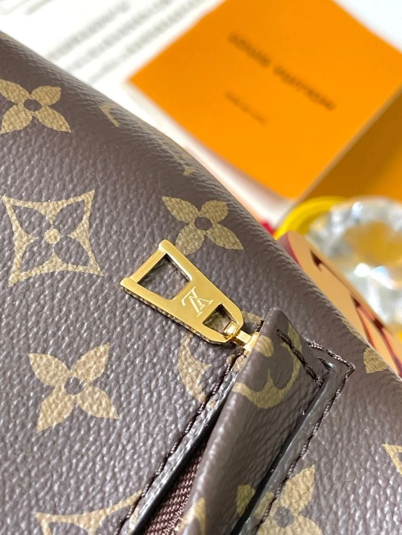 Bright Louis Vuitton Backpacks 40153