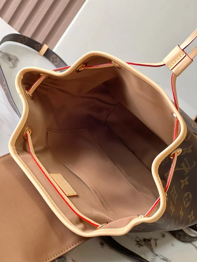 WaterResistant Louis Vuitton Backpacks 40157