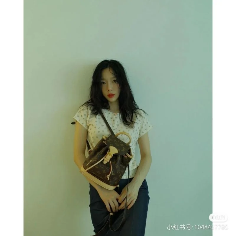 WaterResistant Louis Vuitton Backpacks 40157