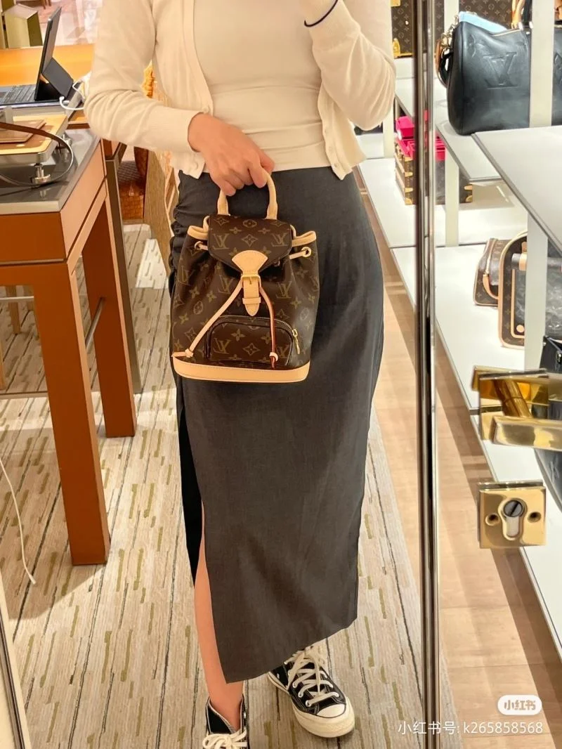 WaterResistant Louis Vuitton Backpacks 40157