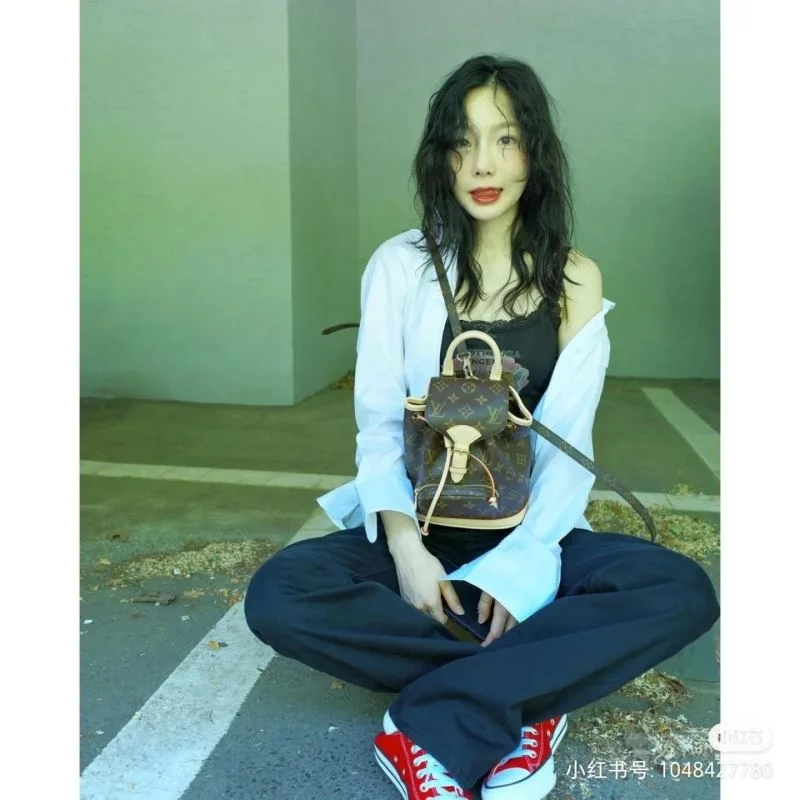 WaterResistant Louis Vuitton Backpacks 40157