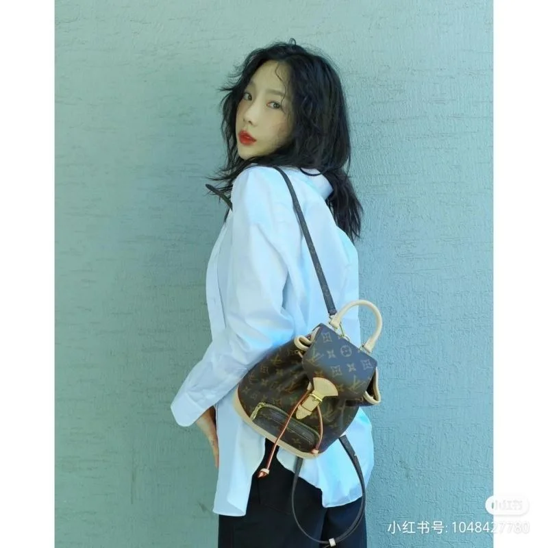 WaterResistant Louis Vuitton Backpacks 40157