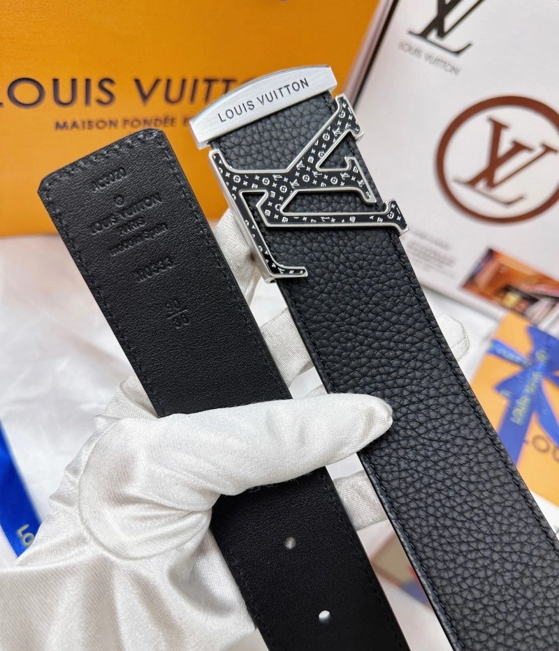 Versatile Louis Vuitton Belts 299285
