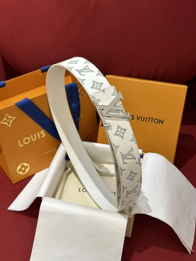 Versatile Louis Vuitton Belts 299033