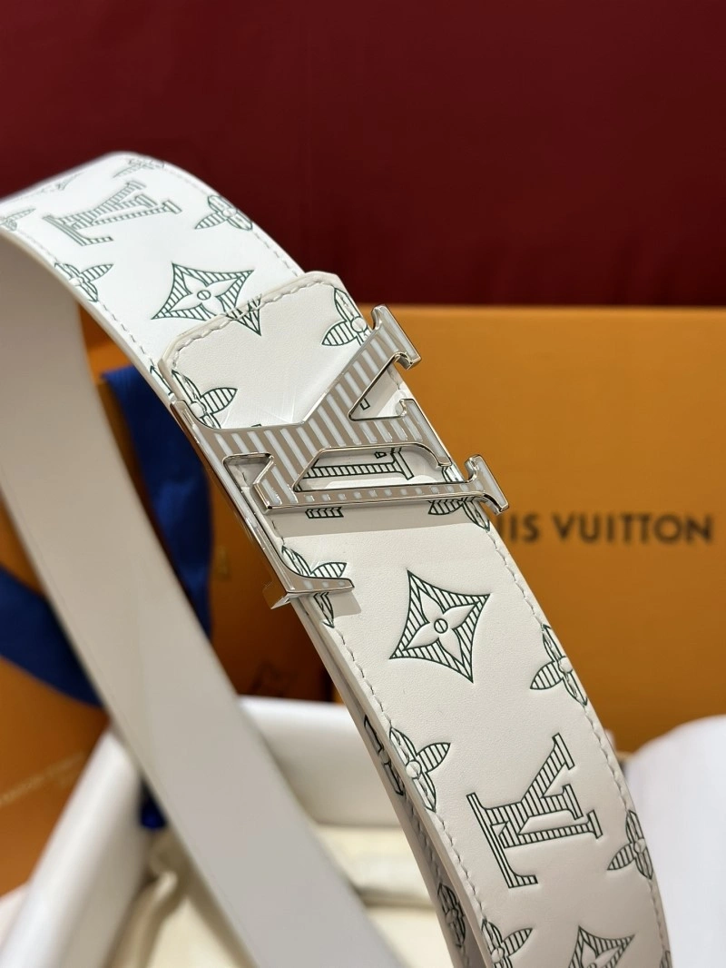 Versatile Louis Vuitton Belts 299033