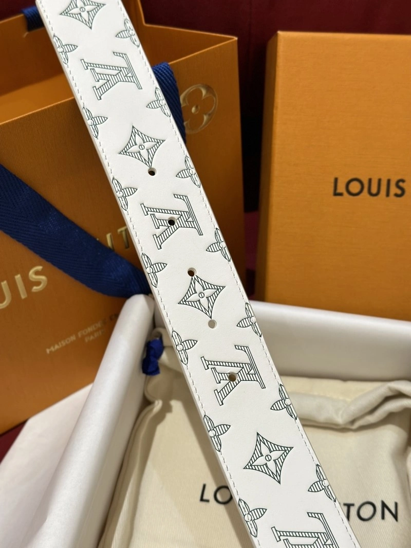 Versatile Louis Vuitton Belts 299033
