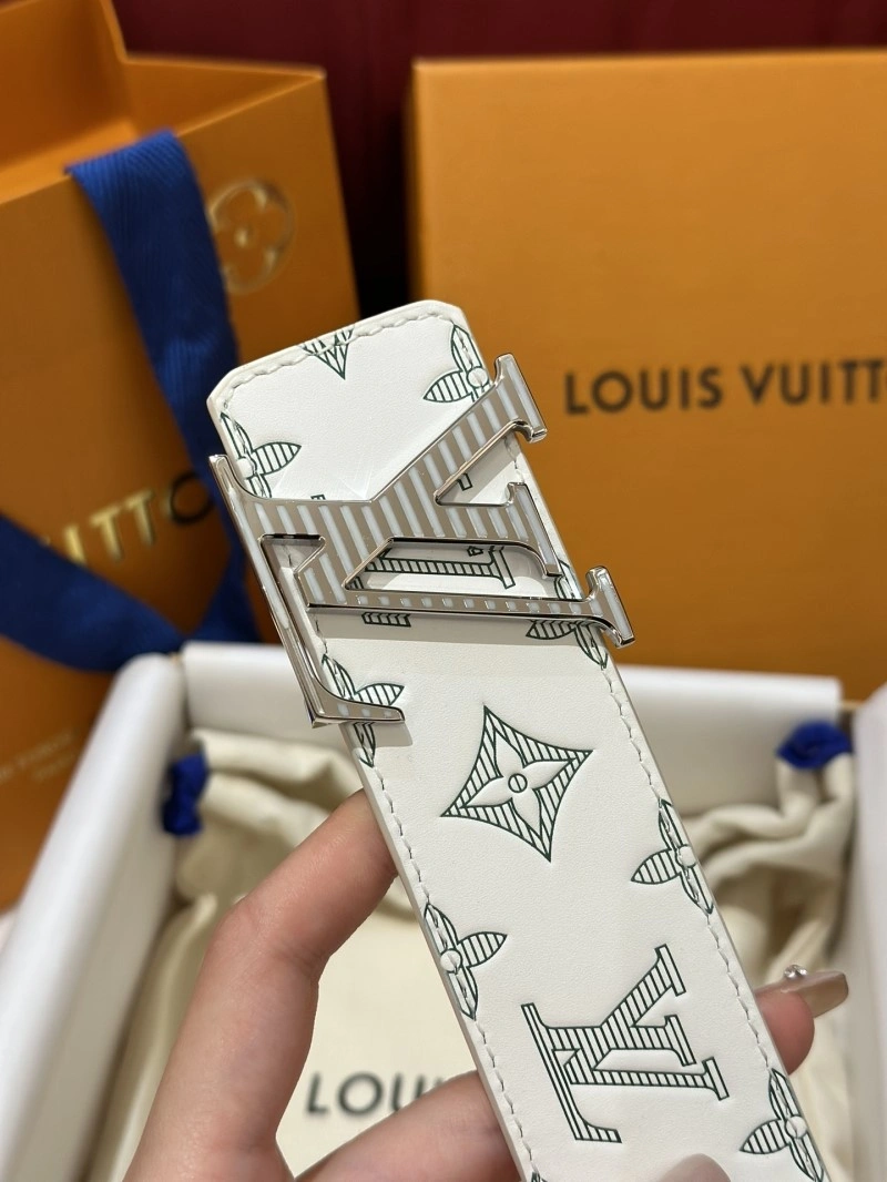 Versatile Louis Vuitton Belts 299033