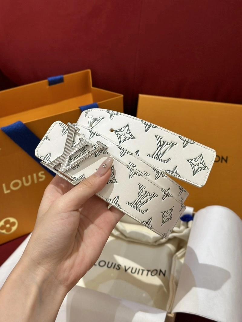 Versatile Louis Vuitton Belts 299033
