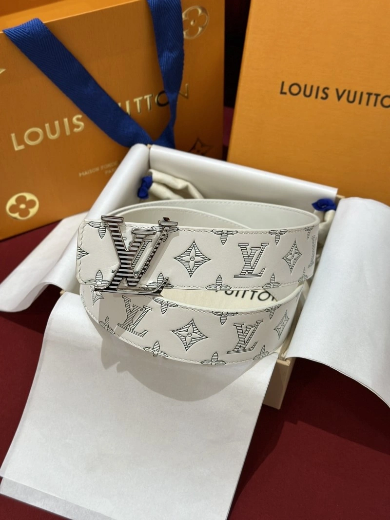 Versatile Louis Vuitton Belts 299033
