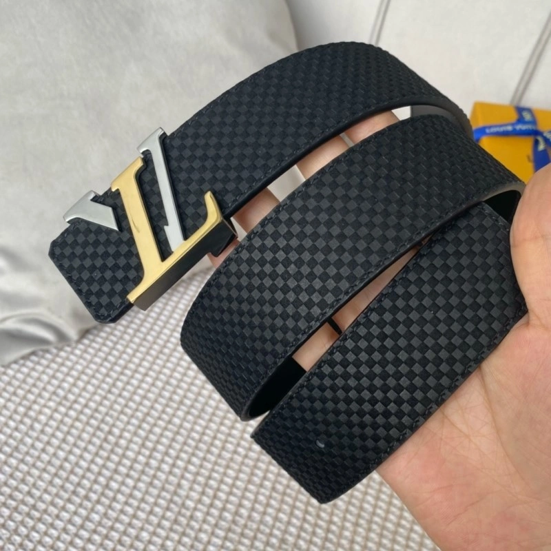 Versatile Louis Vuitton Belts 299002