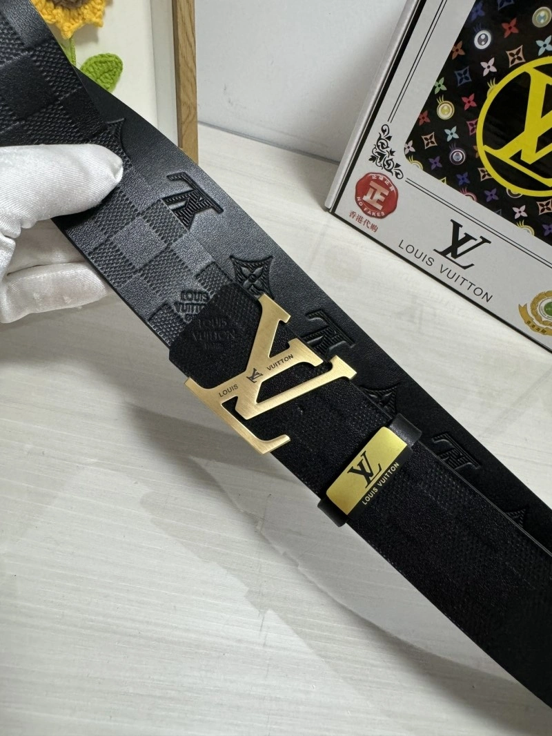 Minimalist Louis Vuitton Belts 301769