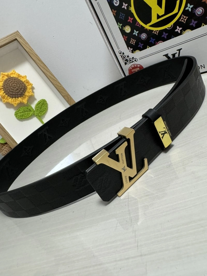 Minimalist Louis Vuitton Belts 301769
