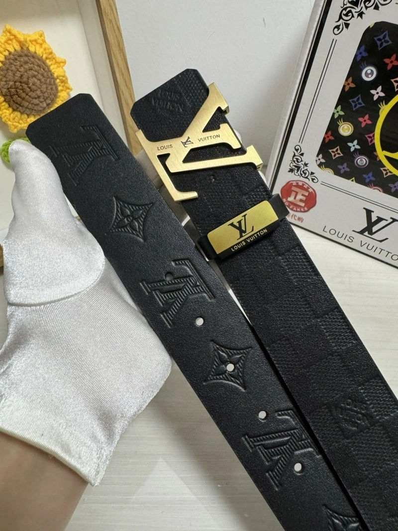 Minimalist Louis Vuitton Belts 301769