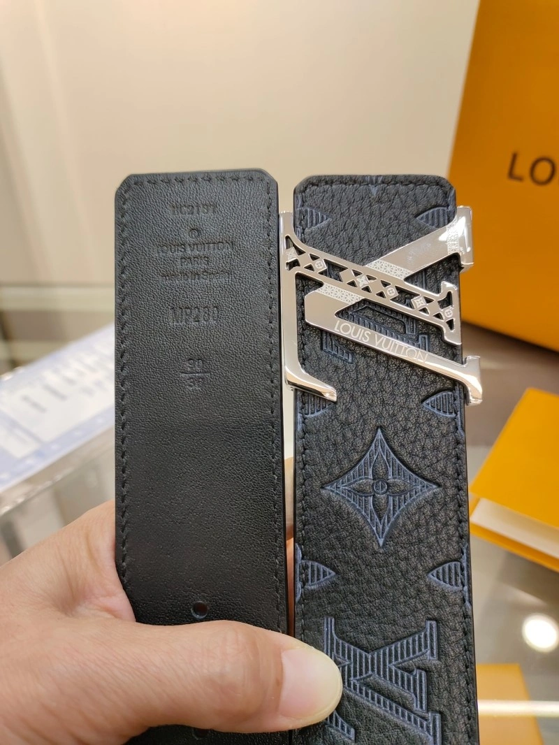 Unisex Louis Vuitton Belts 301720