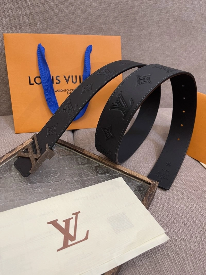 Effortless Louis Vuitton Belts 301639