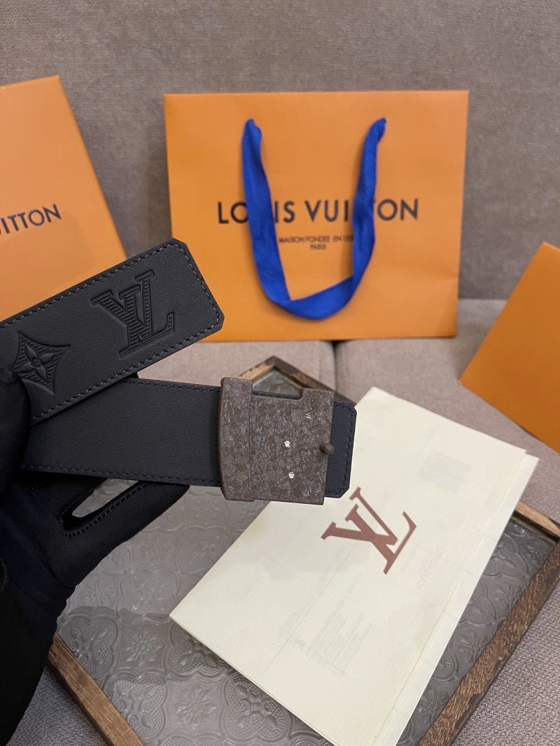 Effortless Louis Vuitton Belts 301639