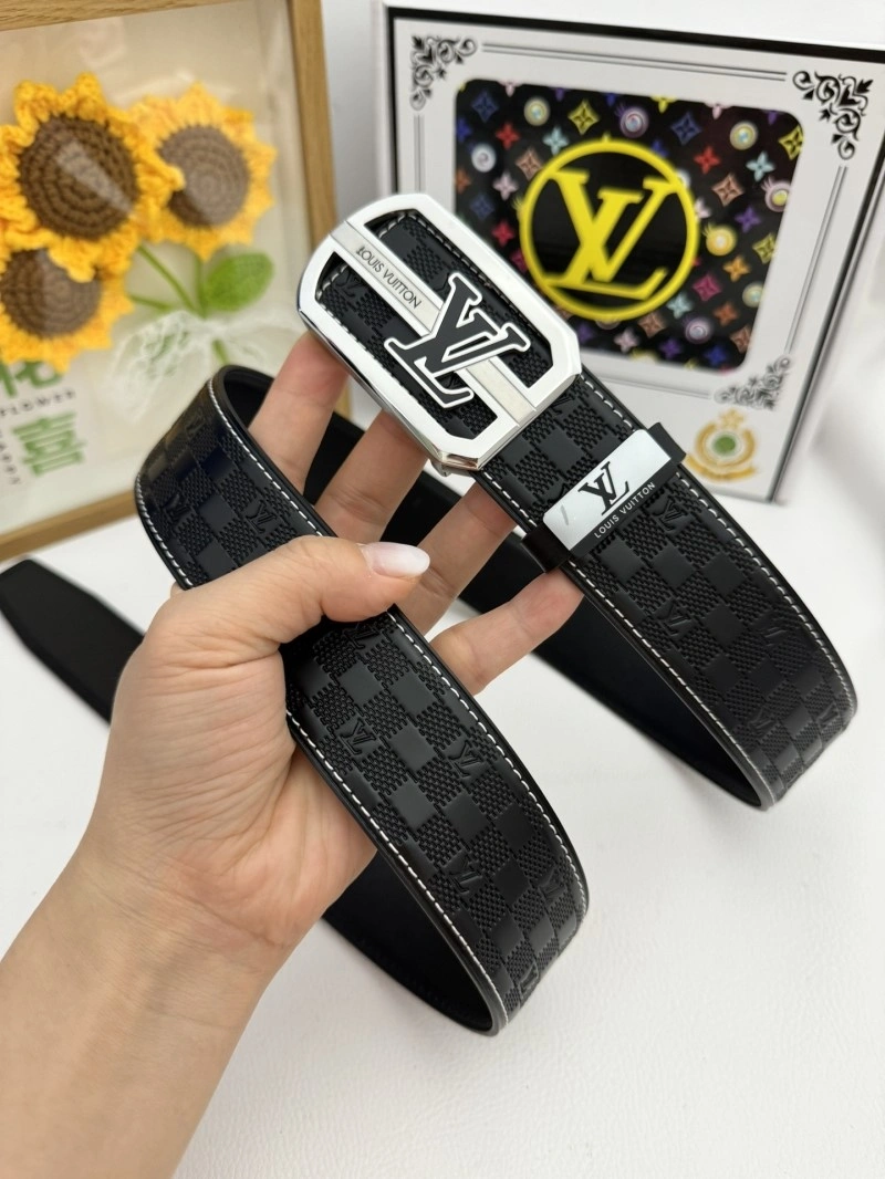 Versatile Louis Vuitton Belts 301492