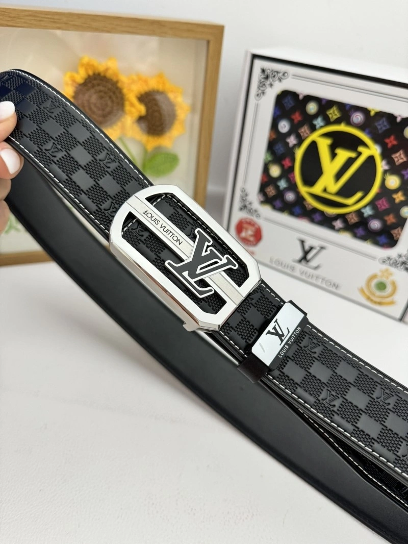 Versatile Louis Vuitton Belts 301492