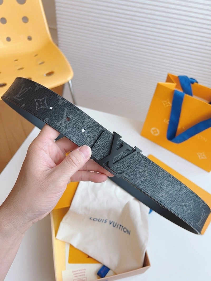 Effortless Louis Vuitton Belts 301385
