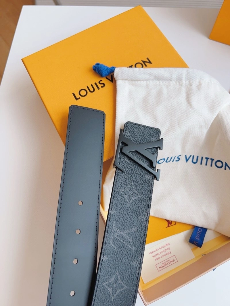 Effortless Louis Vuitton Belts 301385