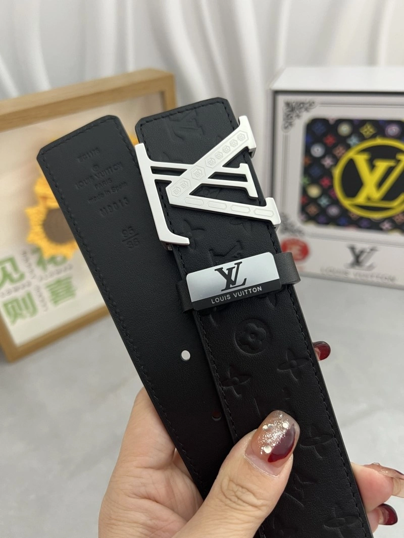 Elegant Louis Vuitton Belts 301281