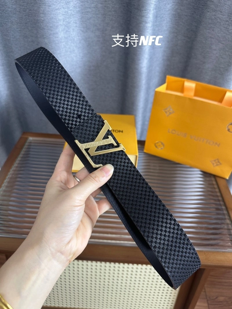 Effortless Louis Vuitton Belts 301144