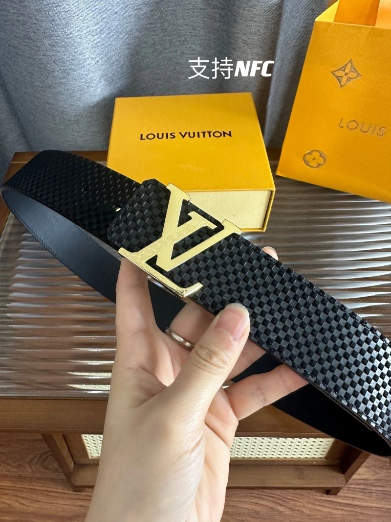 Effortless Louis Vuitton Belts 301144
