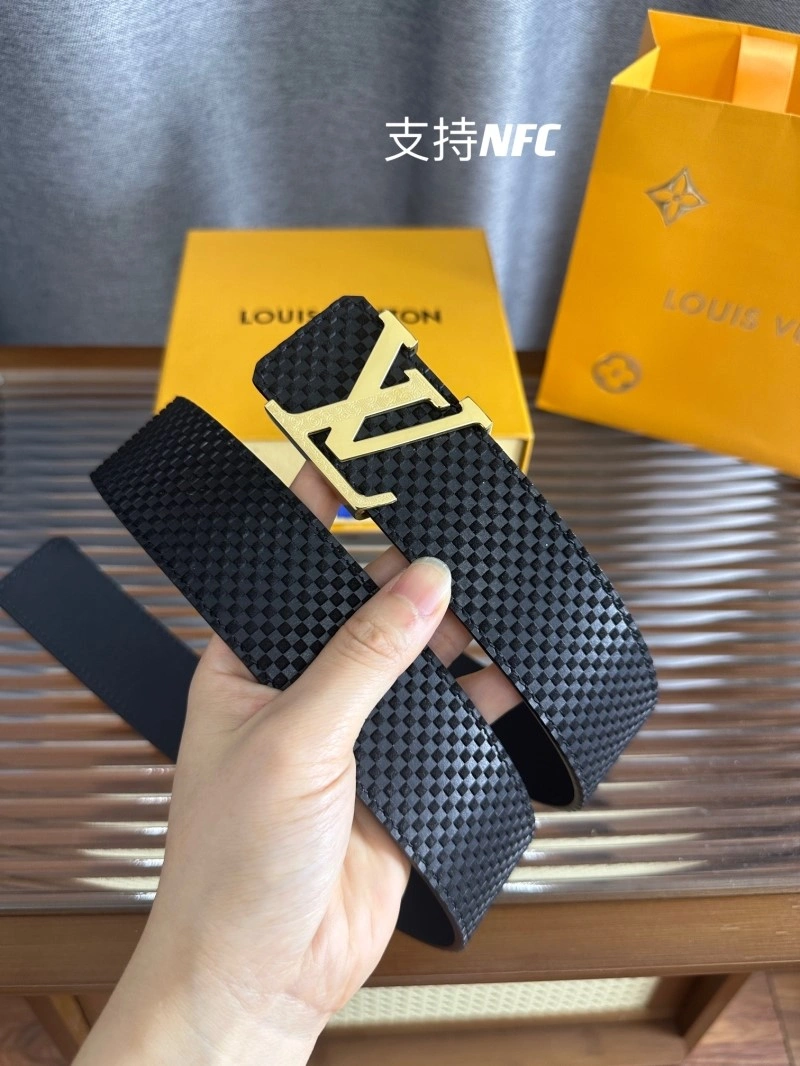 Effortless Louis Vuitton Belts 301144